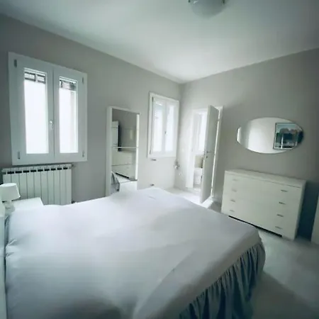 Farmont Alice House Seafront Apartman *
